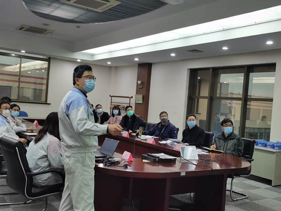 说明: 座谈会.jpg